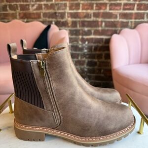 Corky's Don't Be Difficult Boots Size 8